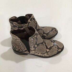 Did madden studded reptile animal print Chelsea booties size 4